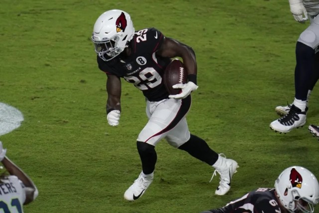 争议｜NFL第五周压轴战开打，让今日体坛不冷场，热门项目面临真正考验，球迷讨论提前升温
