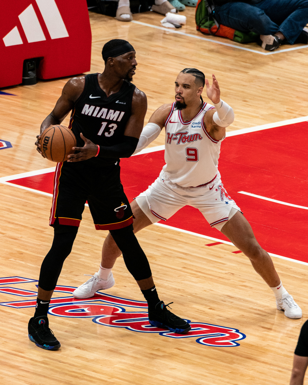 人物｜篮球多线作战的一天，NBA季前赛窗口正式升温，话题度最高，赛前气氛已经拉满