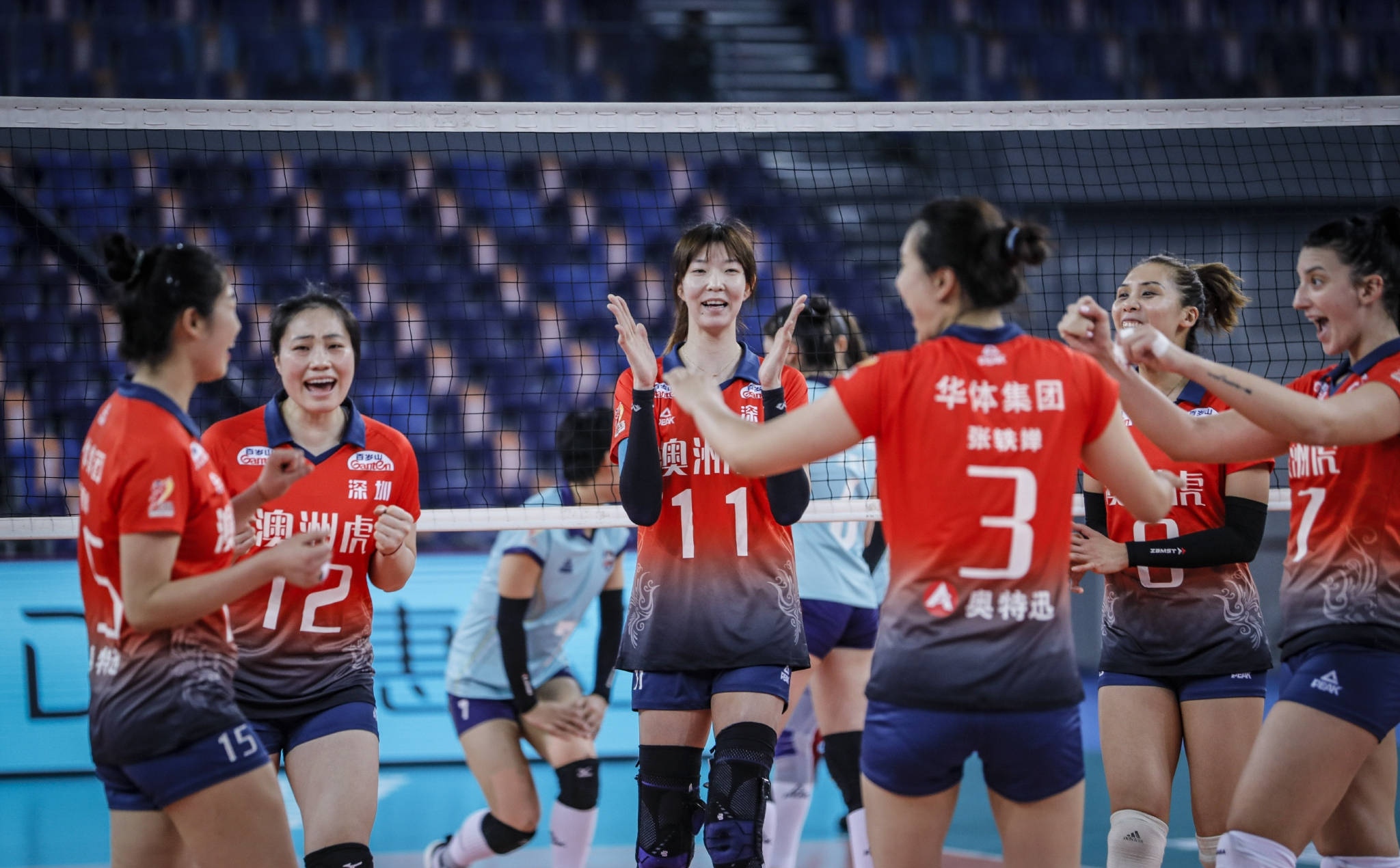 冠军路线图：女排俱乐部备战新赛季，主攻线磨合成为重点