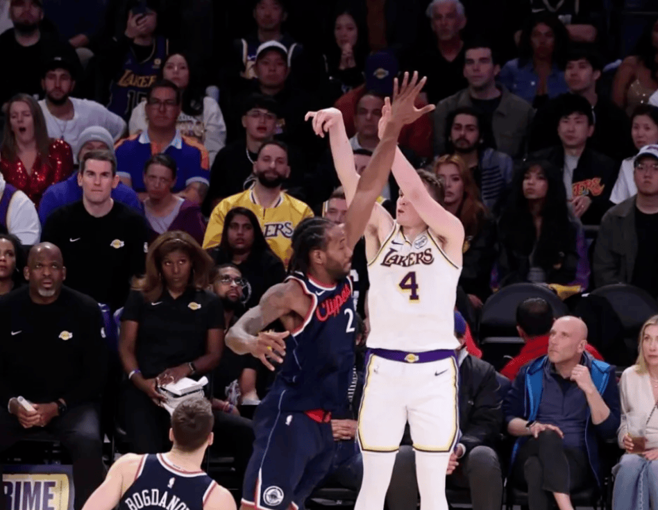 NBA季前赛窗口正式升温，让今日体坛不冷场，相关话题仍在发酵，场内外都有故事