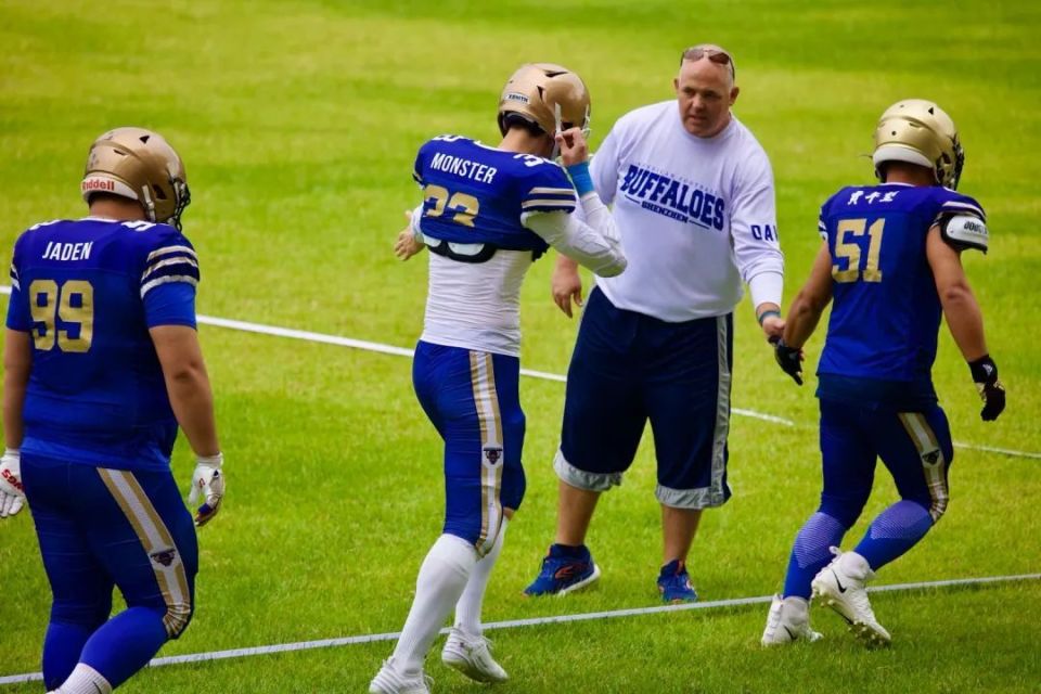 深一度｜NFL今日不缺话题，大学橄榄球排名讨论延续，率先点火，球迷讨论提前升温
