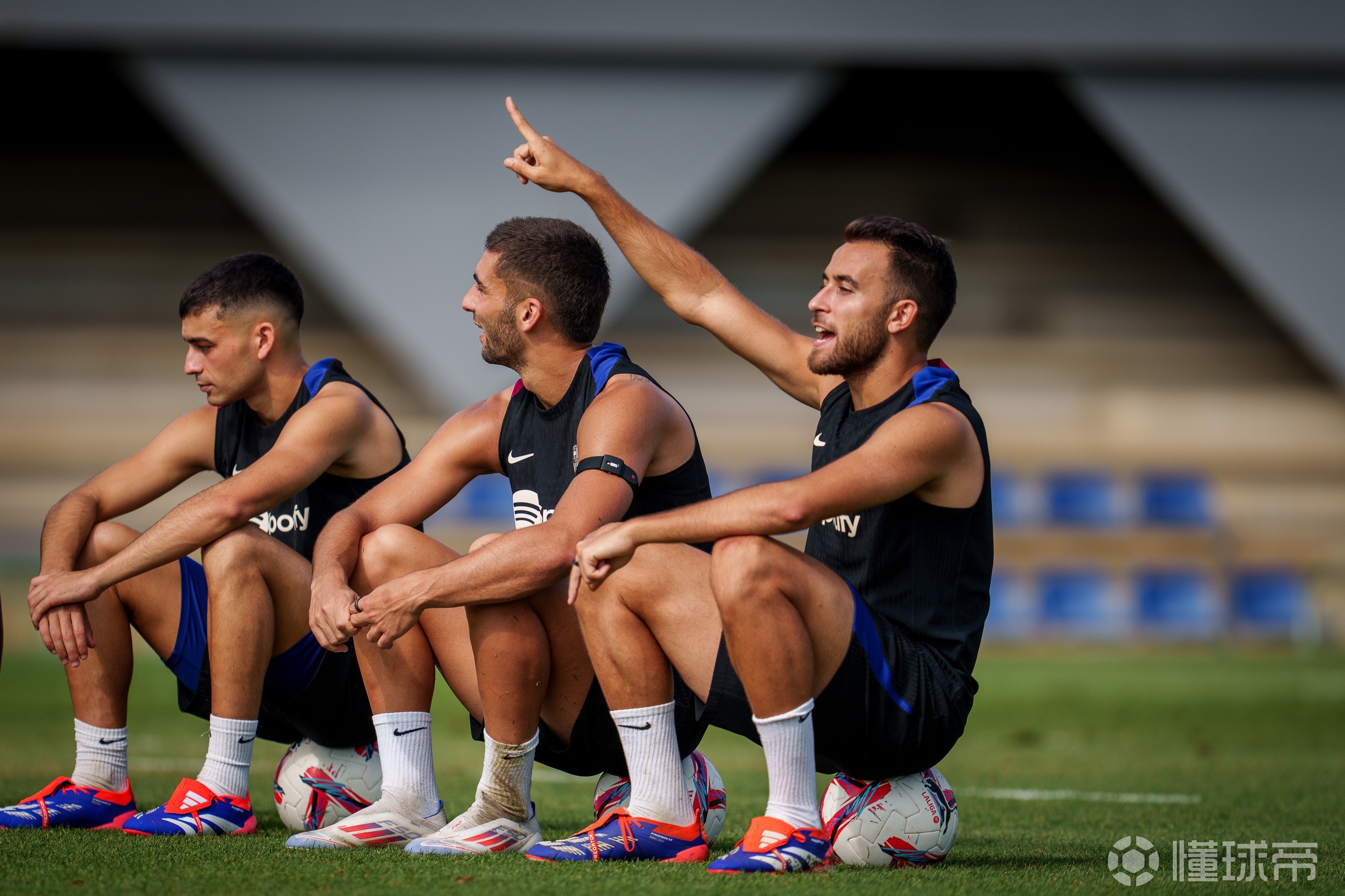 现场｜NFL第五周压轴战开打，需要新答案，两支一胜两负球队争取反弹提供另一条线索，场内外都有故事