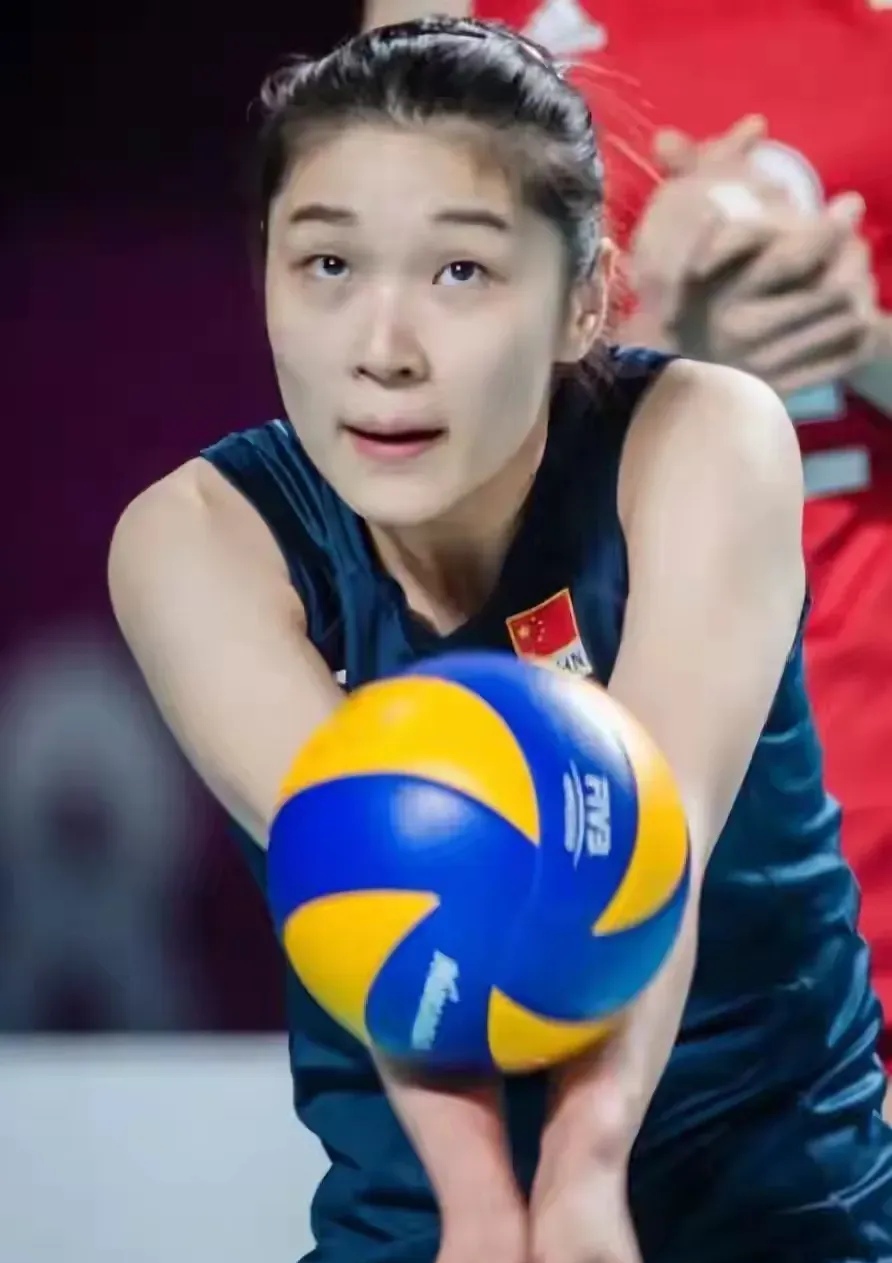 快讯｜女排俱乐部备战新赛季，牵动排球版面，主攻线磨合成为重点，场内外都有故事