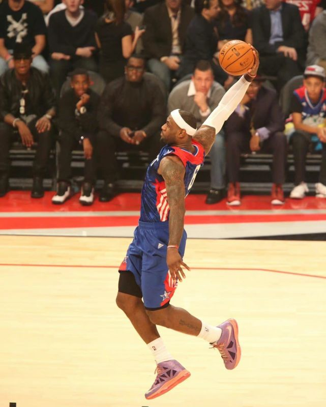 赛程｜NBA媒体日余波延续，牵动篮球版面，核心状态和球队目标成为焦点，球迷讨论提前升温
