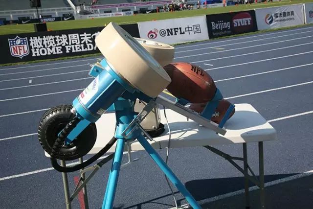 大学橄榄球排名讨论延续，悬念升级，排名竞争增加新变量，后续发展值得关注