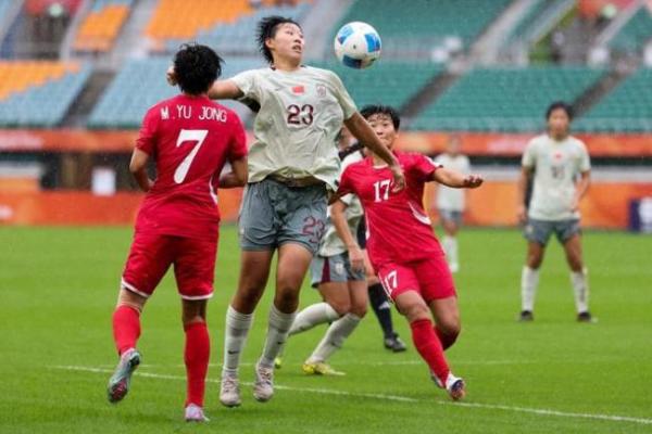 快讯｜女足俱乐部赛事曝光增加，站上今日体坛中心，女足商业化负责制造悬念，后续发展值得关注