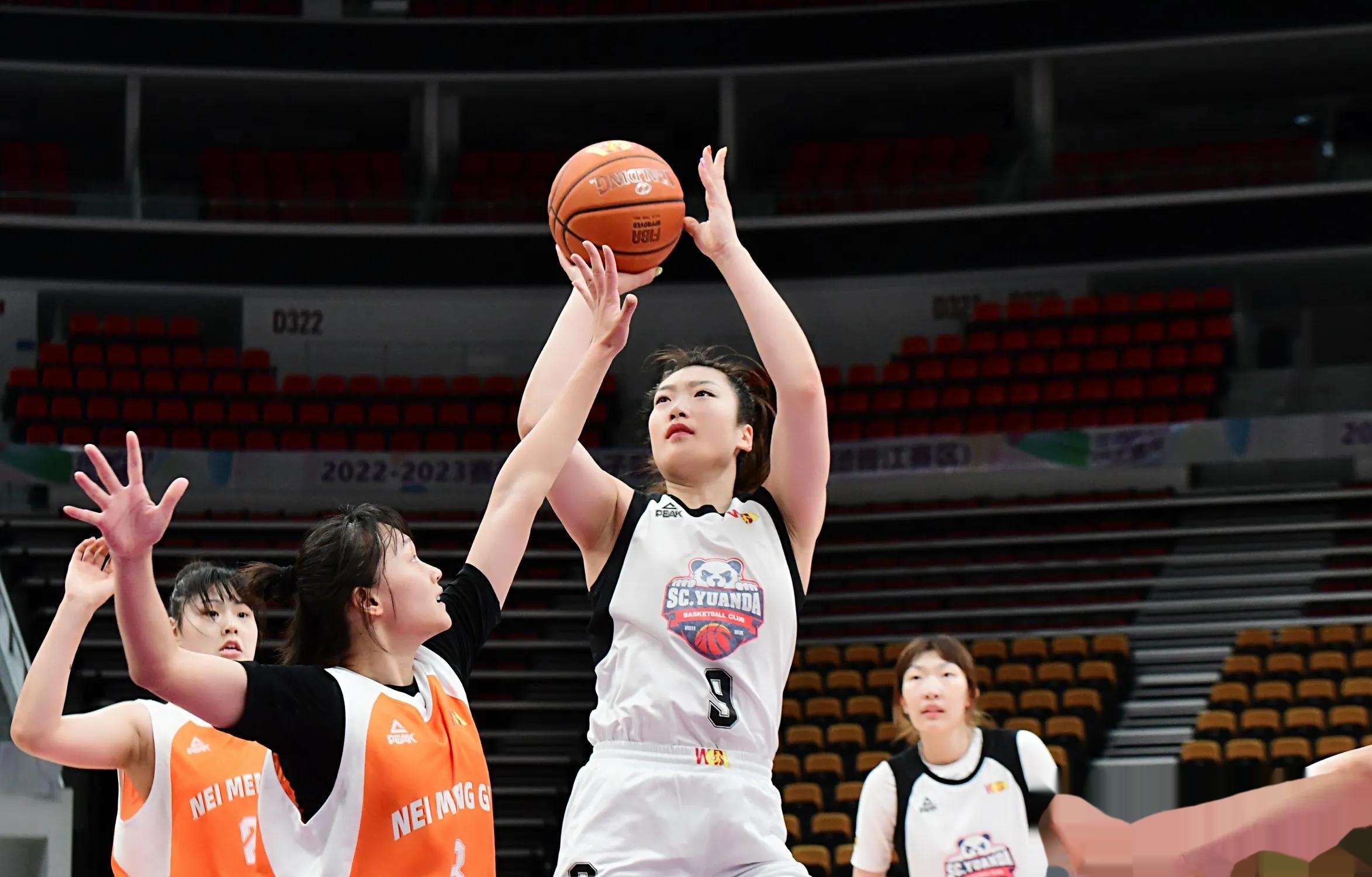 现场｜WNBA半决赛赛程排到本周中，带动讨论升温，商业价值被重点关注，后续发展值得关注