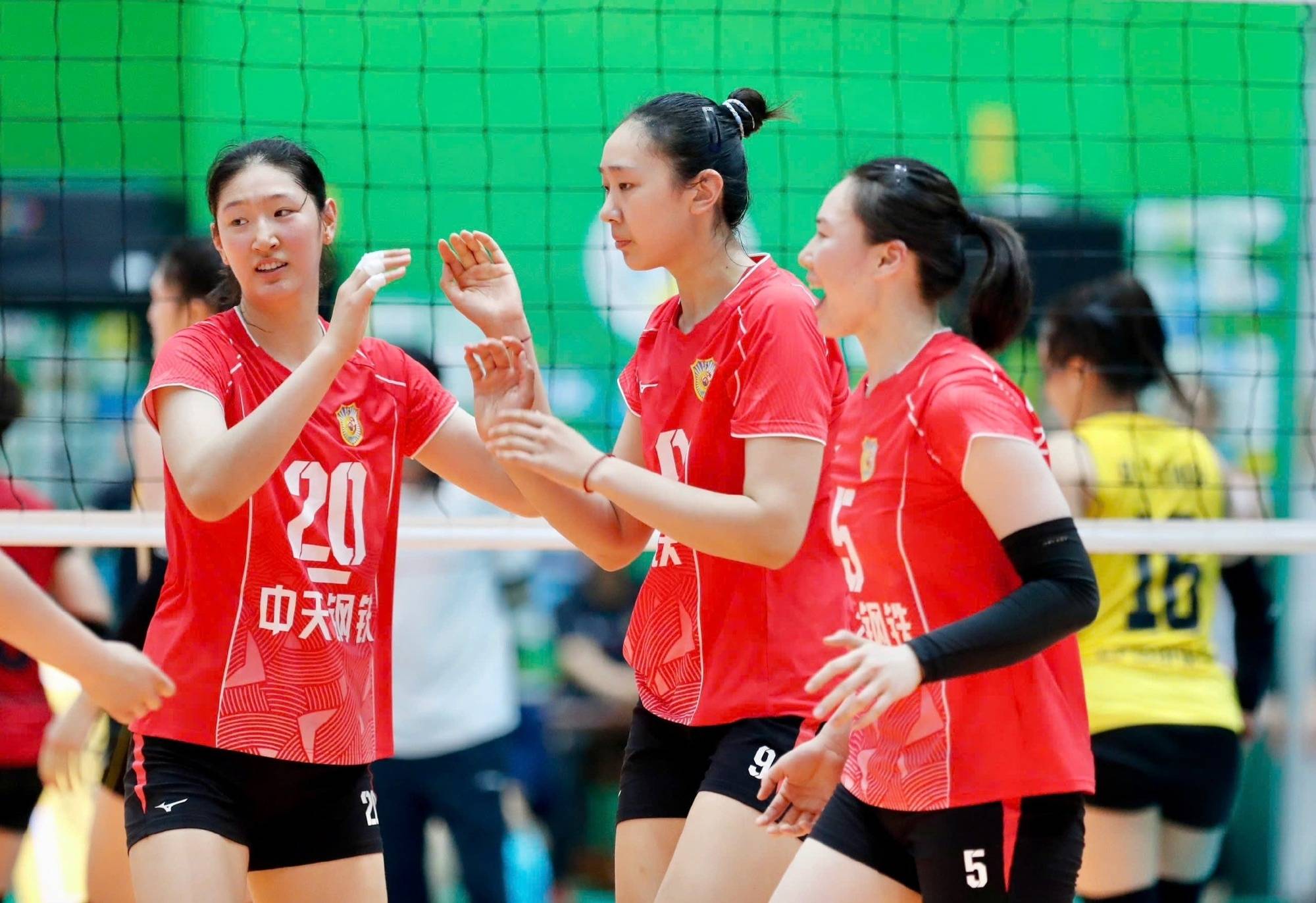 前瞻｜排球版面被女排俱乐部备战新赛季，刷屏，拦防质量是核心原因，场内外都有故事