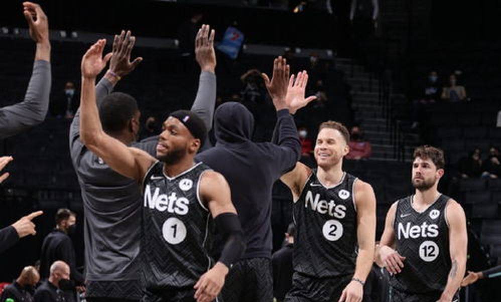 NBA季前赛窗口正式升温，不缺故事线，新人和边缘球员争夺名单席位同步升温，球迷讨论提前升温